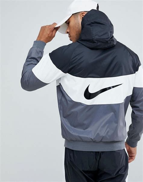 nike schwarze windjacke mit print auf der rückseite aj1396-010|Herren Windrunner Jacken & Westen (15) .